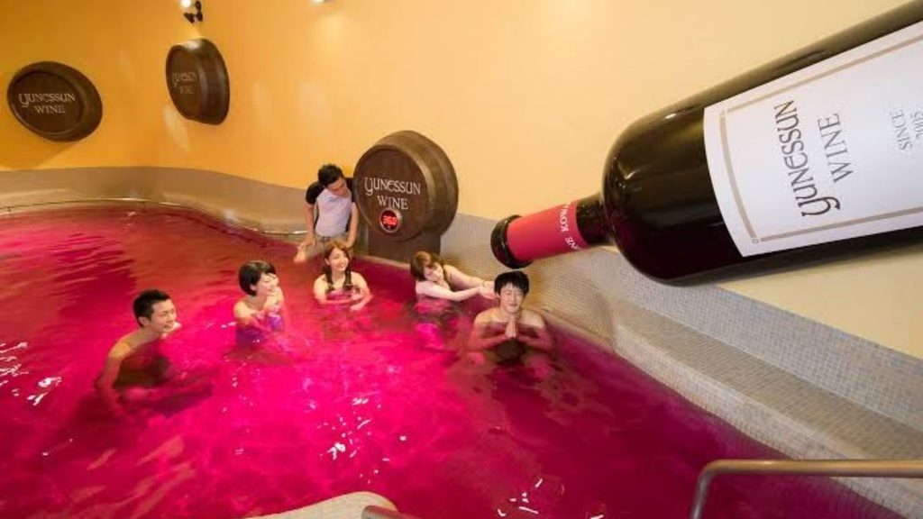 Soaking in sake, wine and coffee - Yunessun Spa, Hakone